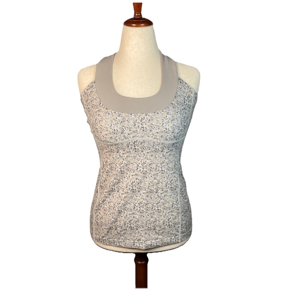 Lululemon Scoop Neck tank top built in bra Size 10 Petite Fluer Silver Spoon